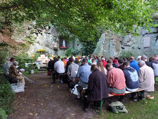 Wallfahrer aus Meschede besuchten die Fatima Grotte (Foto: Karl-Franz Thiede)